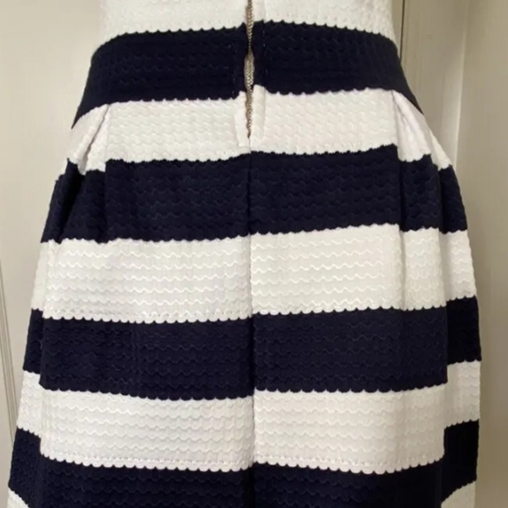 NESLAY Designer Navy & White Striped Skirt. Size Large.